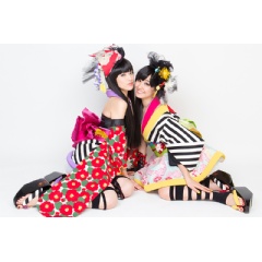 YANAKIKU, a Japanese vocal duo who performed wearing their “KIMOCOS = Kimono meets Cosplay” and created a YANAKIKU sensation at J-POP SUMMIT 2014 are coming back to J-POP SUMMIT 2015!