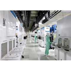 The clean room of New Fab2, Yokkaichi Operations