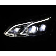 The partners of the research alliance µAFS developed the basis for smart, high-resolution LED headlights for adaptive lighting systems. The picture shows the prototype of such a LED headlight of project partner Hella KGaA Hueck & Co.