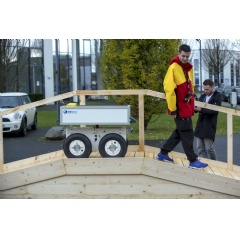 The prototype from French company Effidence won the DHL Robotics Challenge with votes from an expert jury and the audience.