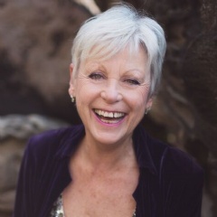 Heal Your Separation founder, Penelope Aelfin believes every person at their core is pure love, radiance and beauty.