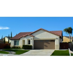 Beautifully Landscaped Front Yard
