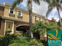 Entrance to the New Quality Inn and Suites Anaheim Maingate