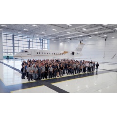 Bombardier team in front of the Global 6500 aircraft