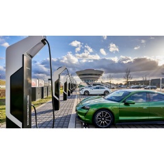 Porsche Turbo Charging, Taycan, Rapid-charging park, Leipzig, 2020, Porsche AG
Taycan: combined power consumption 26,9-24,6 kWh/100 km; combined CO2 emissions 0 g/km