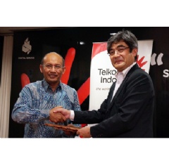 Photo: (Left) Arief Musta’in, Executive General Manager of Digital Service Division, PT. Telekomunikasi Indonesia, Tbk; (Right) Fumihiko Tezuka, Corporate Executive Officer, SVP, Head of Social Infrastructure Business, Fujitsu Limited