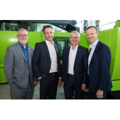 Photo: Daryll Harrison (NOVA Chemicals), Michael Pell (Borouge), Manfred Hackl (EREMA), Maurits van Tol (Borealis) (f.l.t.r.)