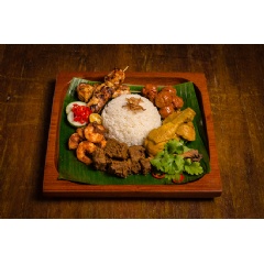 Hilton Singapore Halal Iftar To-Go - Nasi Ambeng Sharing Set. Credit: Hilton Hotels & Resorts