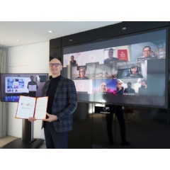 Tim Höttges, CEO Deutsche Telekom, Park Jung-ho, CEO SK Telecom and their teams at a joint video conference.