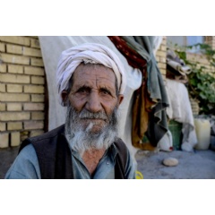 An elderly man at Torbat-e-Jam settlement, close to the border between Iran and Afghanistan (file photo).   UNHCR/Sebastian Rich