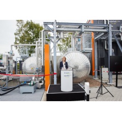 From test tube to barrel -neutral, electricity-based kerosene made in Germany thumbnail