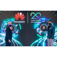 Malaysia Prime Minister, Dato’ Sri Ismail Sabri Bin Yaakob (L) and Huawei Malaysia CEO Mr Michael Yuan (R) launches the Customer Solution Innovation Center