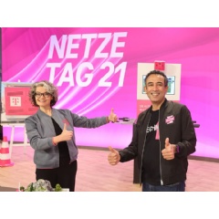 Board members Claudia Nemat and Srini Gopalan at Telekom Netzetag 2021.