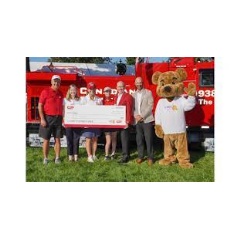 CP presents CHEO Foundation with a cheque for $2.5 million. Pictured (left to right) are Steve Read, Acting President and CEO, CHEO; Dr. Jane Lougheed, Chief of Cardiology, CHEO Hospital; (see complete caption below)