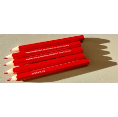 All voters at the Anne Frank House will receive a red pencil with a quote from Anne Frank on it (Tales Book, ‘Give’, 26 March 1944): ‘How wonderful it is that no one has to wait a minute to change the world!’