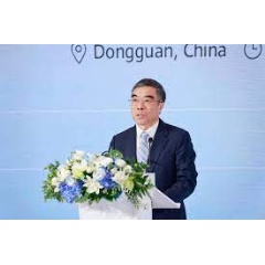 Dr. Liang Hua, Huawei Chairman, addressing the audience at the Sustainability Forum