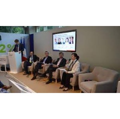 Dr. Philipp Loosen (sitting, second from left) shared Henkel´s perspective and progress on supply chain decarbonization in a panel event during the United Nations Climate Change Conference (COP28).