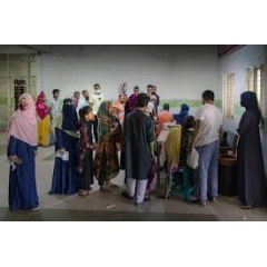 � WHO / Fabeha Monir
Patients wait to be tested for dengue at Mugda Hospital in Dhaka, Bangladesh on 20 September 2023.