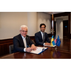 Ihor Syrota, Chief Executive Officer at Ukrhydroenergo, and Manav Kumar, Senior Vice President, Deputy General Counsel & Global Head of Public Affairs at AECOM.