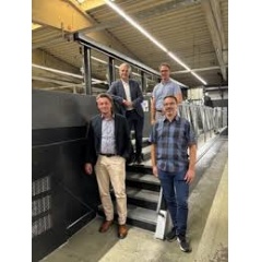 (Top row): James Buchanan, Product Director Sheetfed Systems, Sun Chemical and Stefan Hagen, Divisional Management Offset Printing, Onlineprinters. (Bottom row): Michael Gebhardt, (see complete caption below)
