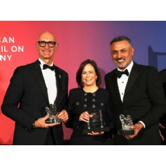 Award winners (f.l.): Deutsche Telekom CEO Tim Höttges, Ambassador Kristen Silverberg, CEO Palo Alto Networks Nikesh Arora. © American Council on Germany.