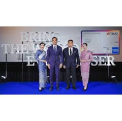 From L-R: Prom Sirisant, Thailand Country Manager, American Express, and Kittiphong Sansomboon, Chief Commercial Officer, THAI with the new THAI American Express Platinum Credit Card design