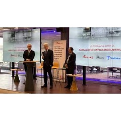 From left to right, Lorenzo Cotino Hueso, president of the AEPD, Pablo de Carvajal, secretary general and of the board of Telef�nica, and Miguel Recio, president of APEP�IA.