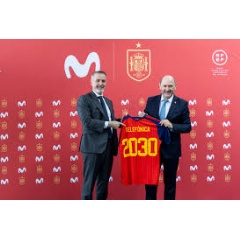 From left to right, Marc Murtra, Chairman of Telef�nica, and Rafael Louz�n, President of the Royal Spanish Football Federation