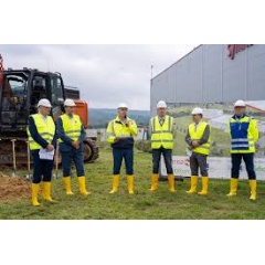 Groundbreaking Symrise 2. construction phase logistic center Holzminden
F.l.t.r.: Jens Baedje (managing director Symotion GmbH), Christian Belke (Mayor of Holzminden), (see complete caption below)