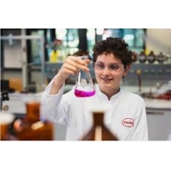 Henkel presents the Martha Schwarzkopf Award.