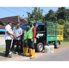 Photo: Project STOP Lintong and village head with drivers in Bagorejo
© Project STOP