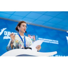 Kate Walsh delivers keynote address on 30×30 at Our Ocean Kenya. Credit: Franz Mahr/Oceana
