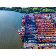 Telekom deploys a private 5G campus network at the Container Terminal Altenwerder. © HHLA/Martin Elsen