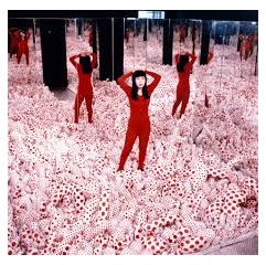 Yayoi Kusama, Infinity Mirror Room-Phalli�s Field, 1965 � YAYOI KUSAMA