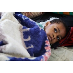 © UNICEF/UN0184899/Mepham
Rihanna Sam (4 years old) is from Mendi and is suffereing an infection in her femur after her leg was broken during the earthquake.