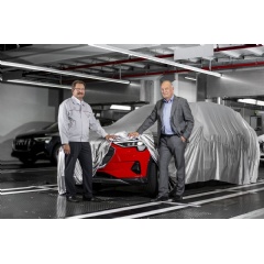 Peter Kössler, Board of Management Member for Production and Logistics at AUDI AG and Chairman of the Board of Directors of Audi Brussels (on the right), peers the first Audi e-tron models from series production.