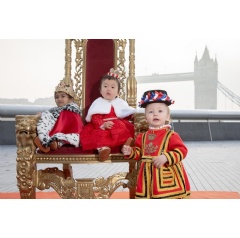 Frank Ferguson (baby beefeater)
    Yuvi Indrakumar (baby king)
    Zoe Chen Wootton (baby queen)