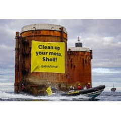 Protests on Shell Brent Oil Platforms in the North Sea
Credit:
© Marten van Dijl / Greenpeace