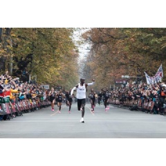 Eliud Kipchoge in action in Vienna (AFP / Getty Images) © Copyright