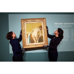 Curator Fleur Roos Rosa de Carvalho (right) and collection staff member Anne Steegstra (right). Photo: Jan-Kees Steenman