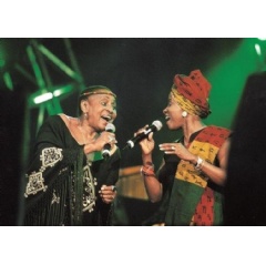© UNICEF/UNI323336/Kidjo Library
Miriam Makeba and Angelique Kidjo on stage together in 2010
