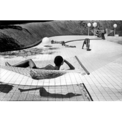 Swimming pool designed by Alain Capeillères, Le Brusc, Summer 1976 © Martine Franck / Magnum Photos