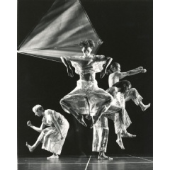 Trish Oesterling, Carolyn Lucas, David Thomson, Gregory Lara in Set and Reset (1983). Photo © Mark Hanauer 1993. Courtesy Trisha Brown Dance Company