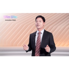 Chen Xuejun delivering the keynote speech