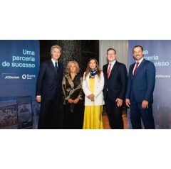 From left to right: Jean-Charles Decaux, Cristina Moreira dos Santos (Managing Director, Property Management Iberia, Sonae Sierra), Paula Coelho (Manager, Mall Activation Europe, Sonae Sierra), Alexandre Roubaud, Philippe Infante.