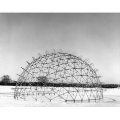 Weatherbreak’s first construction (1950) in snowy Montreal. Courtesy of the Jeffrey Lindsay Collection at the University of Calgary Archives.