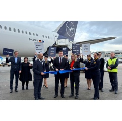 Lufthansa CCO Heiko Reitz ribbon cutting inaugural FRA-HYD flight