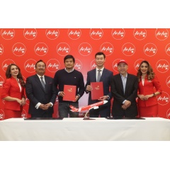 (2 from L) H.E Mohd Adli Bin Abdullah, Ambassador of Malaysia to Kazakhstan, Benyamin Ismail, CEO of AirAsia X, Kairat Sadvakassov, Chairman of Kazakhstan Tourism & Datuk Kamarudin Meranun, Executive Chairman of Capital A at the MOU signing ceremony