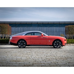 Spectre �Escapism� Side Profile
WLTP: Power consumption: 2.6-2.8 mi/kWh / 23.6-22.2 kWh/100km. Electric range 329 mi / 530 km. NEDC: CO2 emissions 0 g/km.