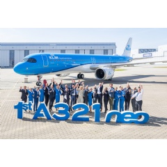 Photo credits photos landing and of Marjan with Pieter van Oord, Ben Smith, Barry Madlener and Wouter van Wersch in the hangar: Arnoud Raeven.